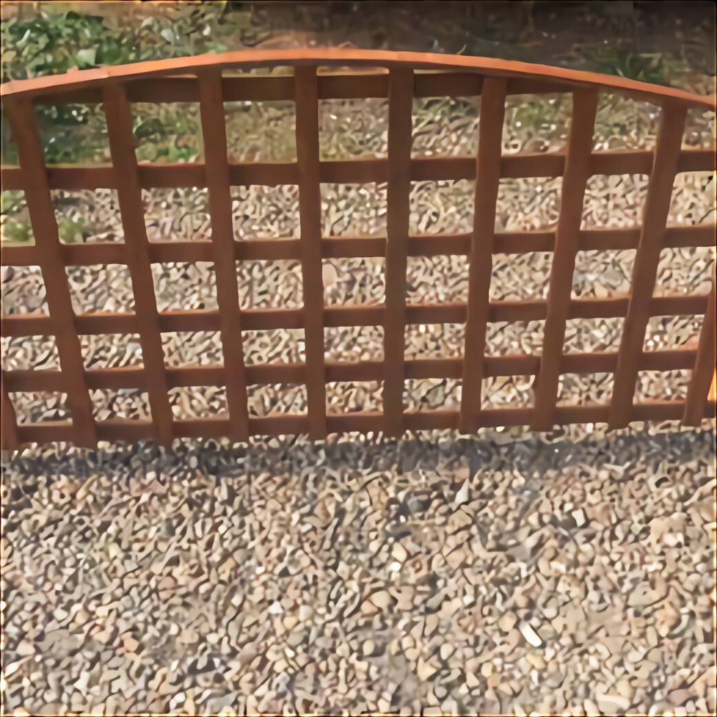horizontal lattice fence panels