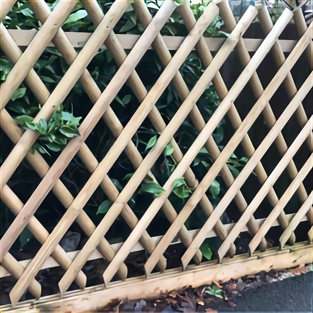 horizontal lattice fence panels