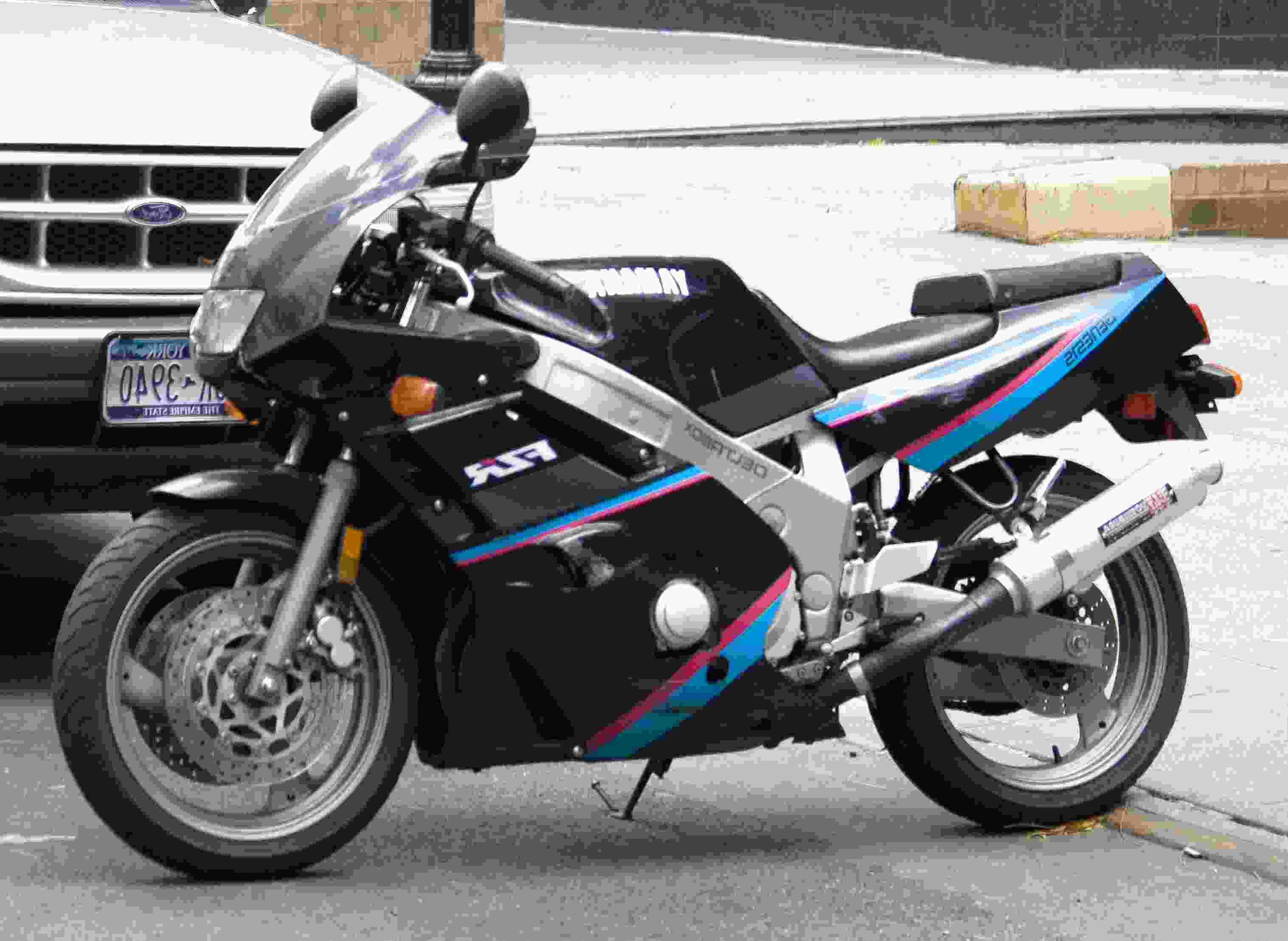 Yamaha fzr 600 фото