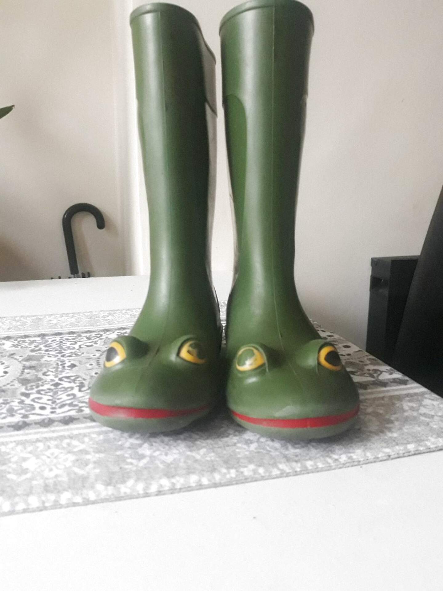 childrens frog wellies