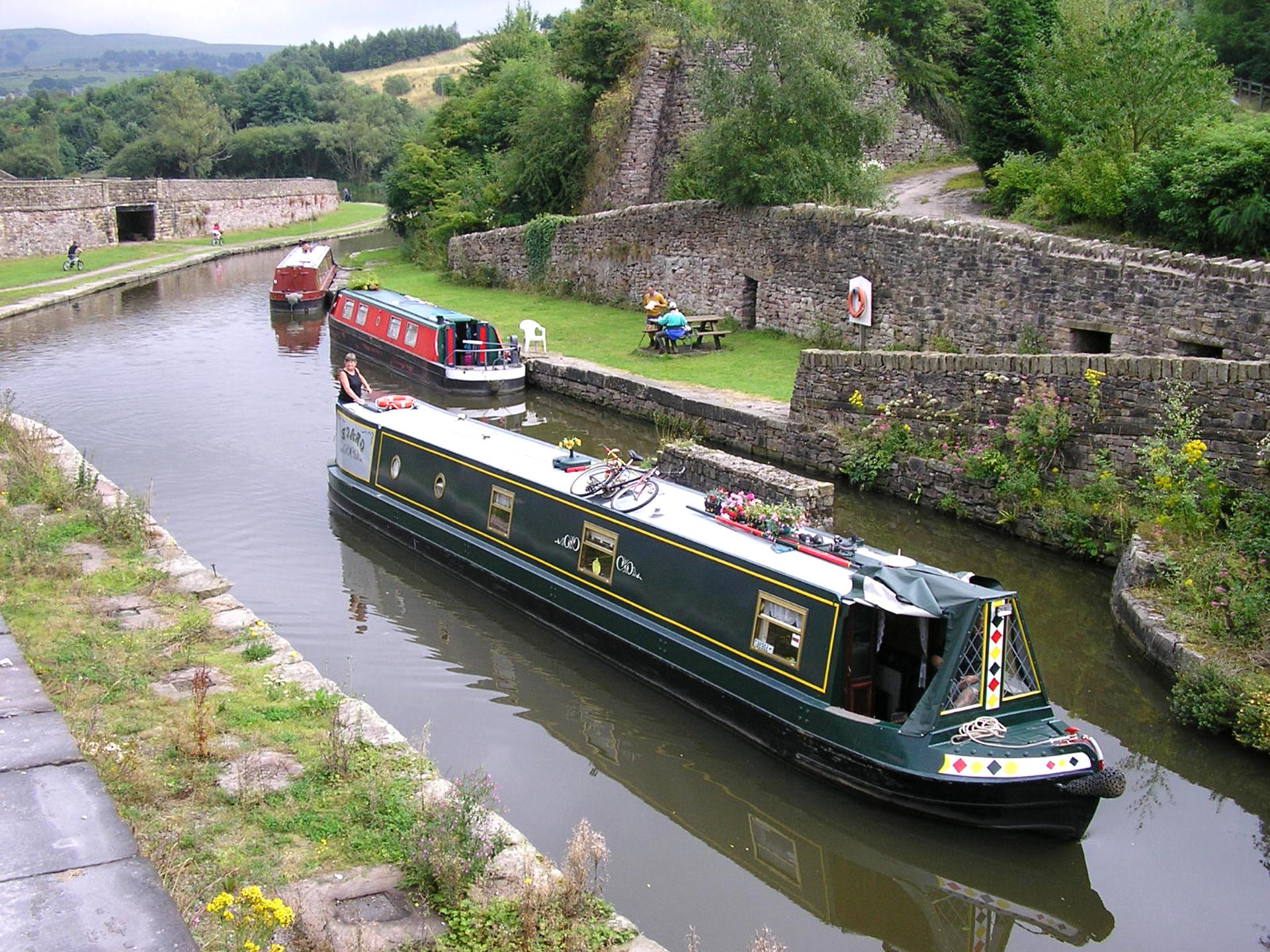 canal boat trips wiltshire
