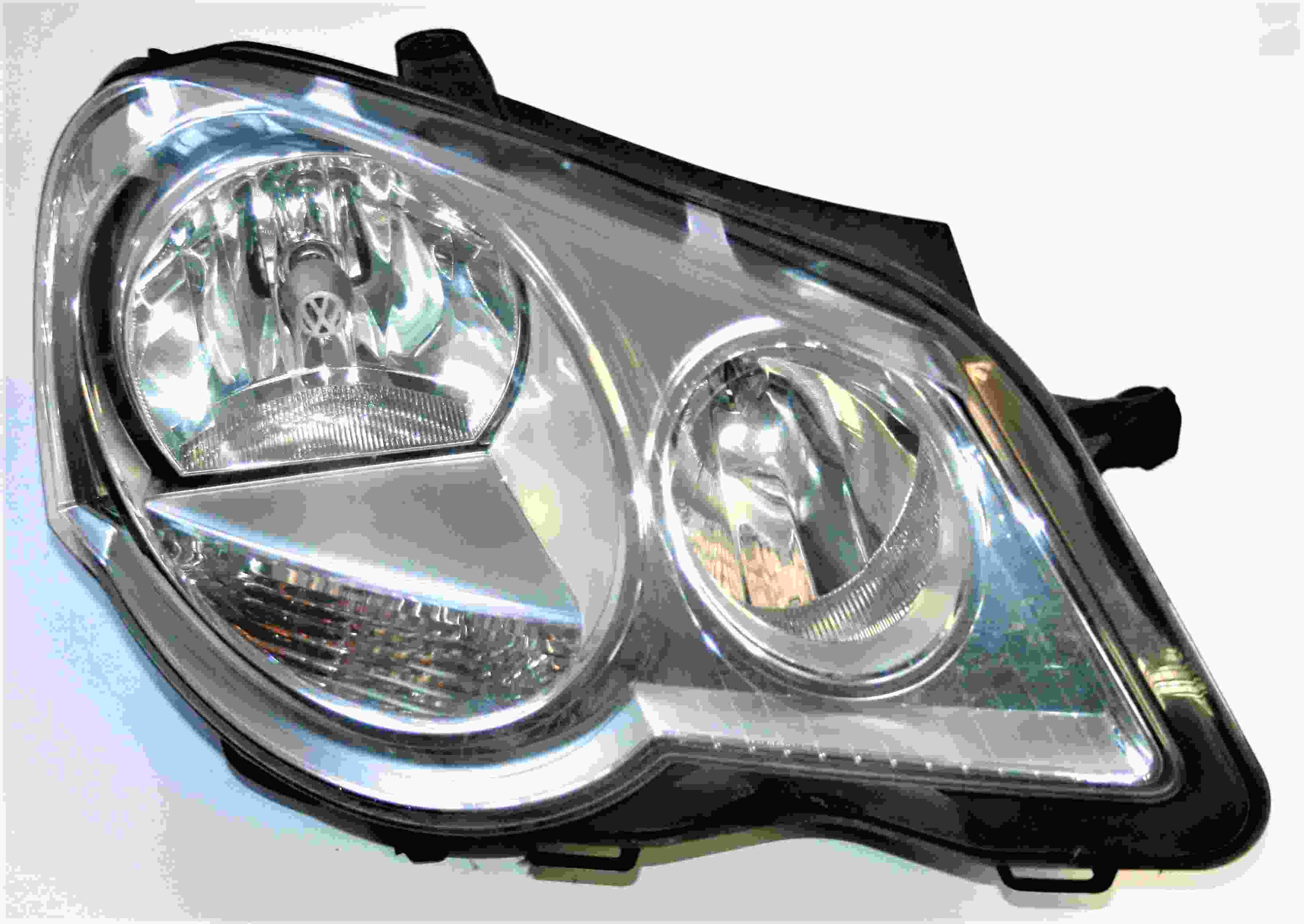 used-genuine-vw-polo-drivers-off-side-rear-light-lamp-6q6-945-112-g