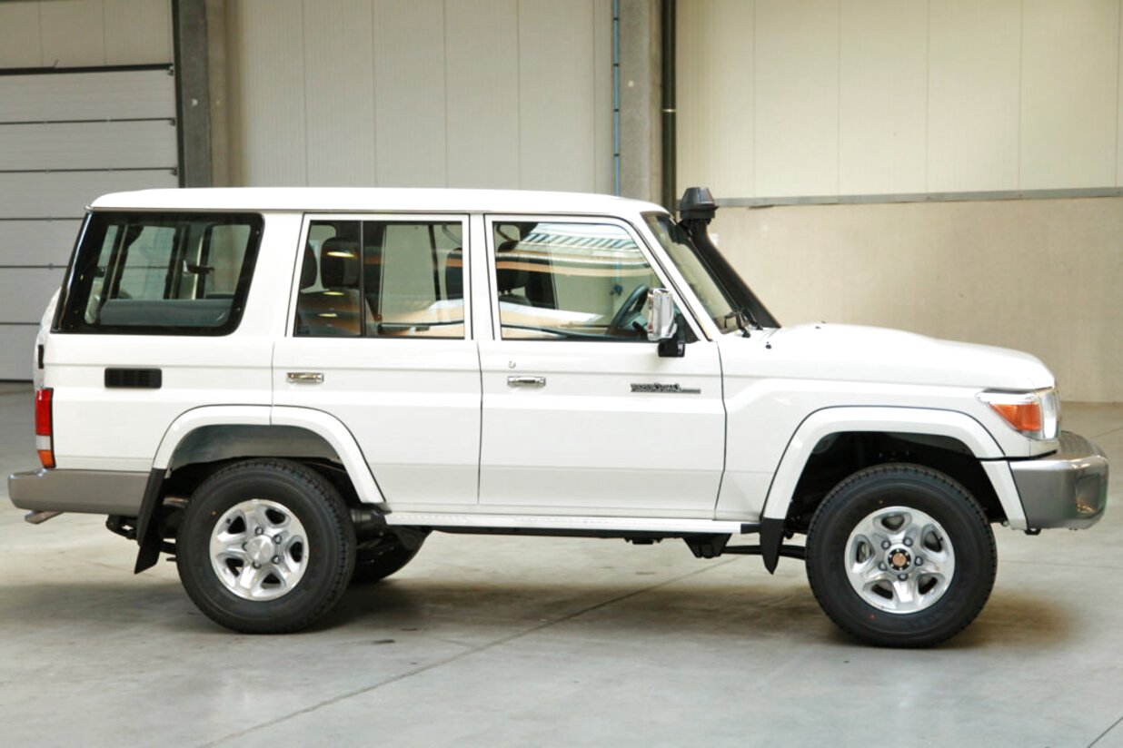 Toyota land cruiser 76