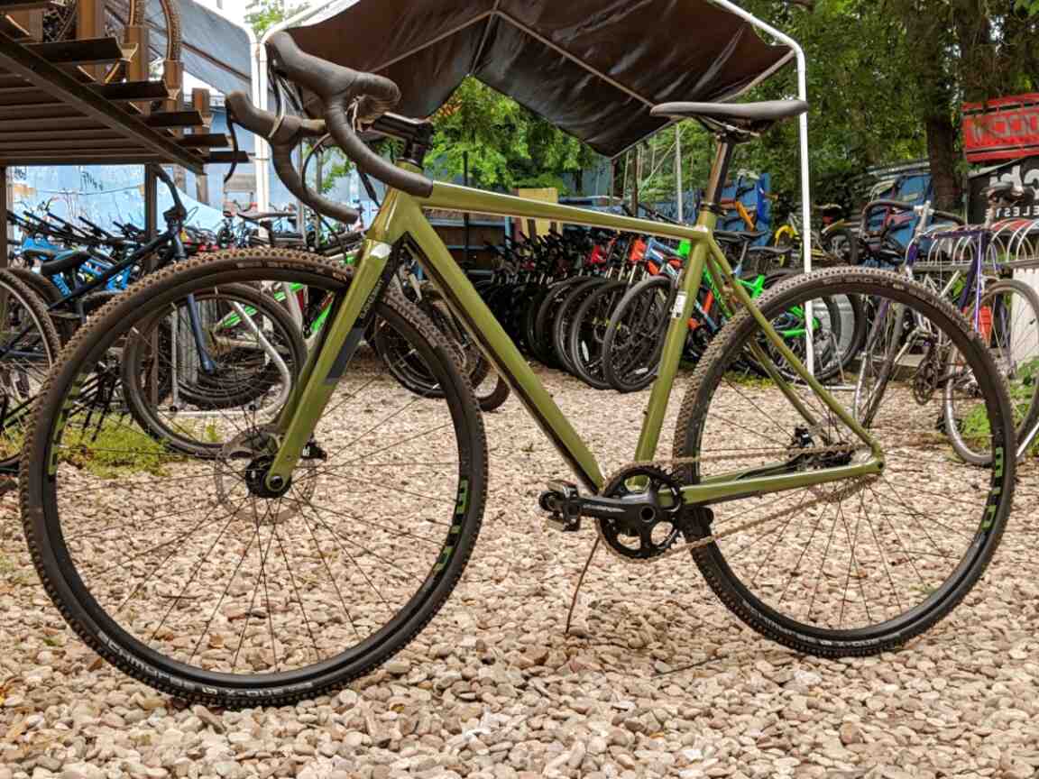 carrera cyclocross bike