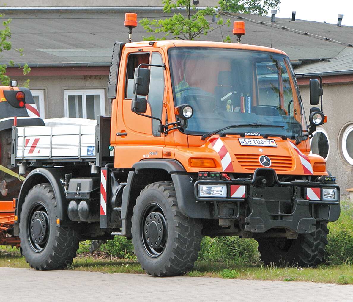 Мерседес unimog u400